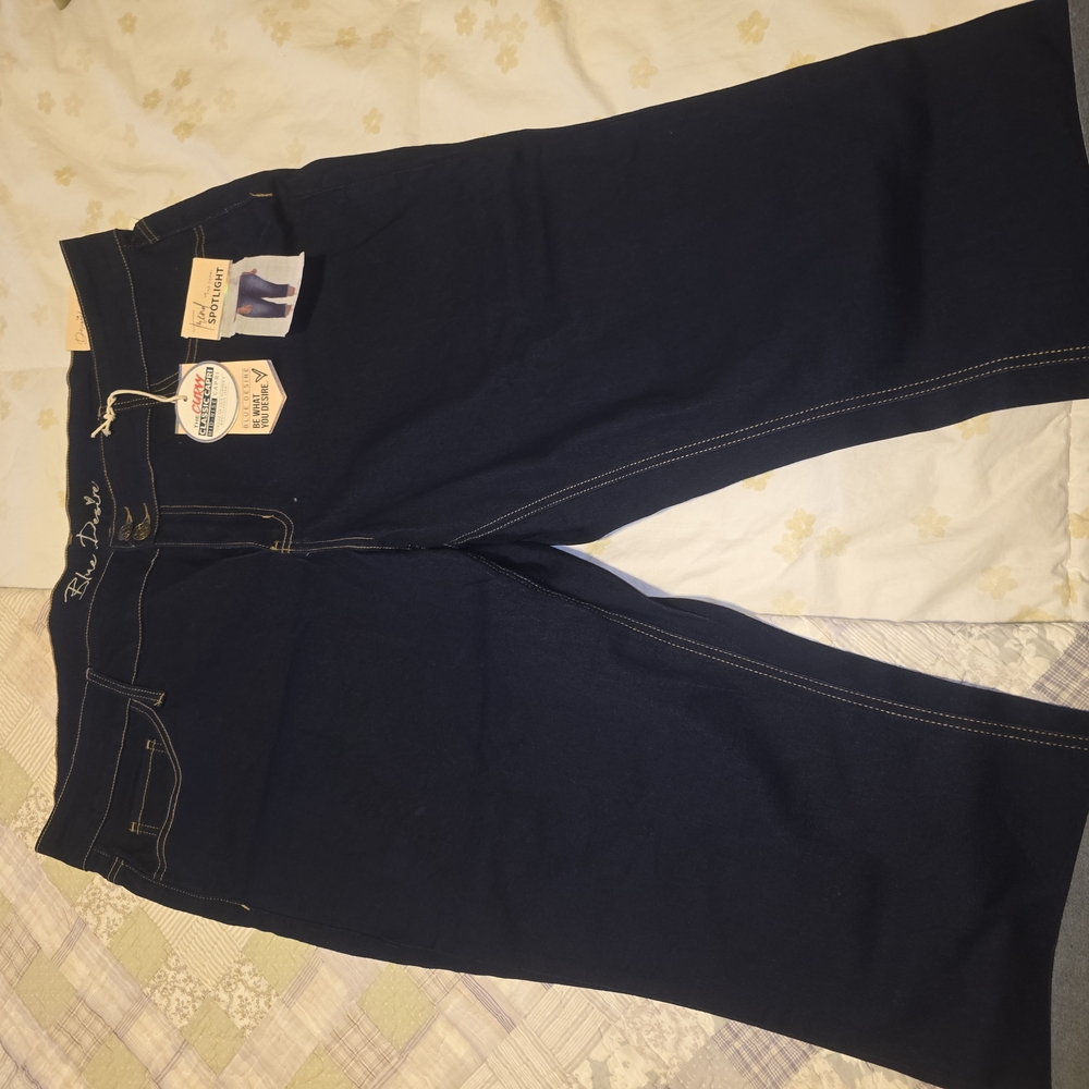 Blue Desire Mid-rise Curvy Capris